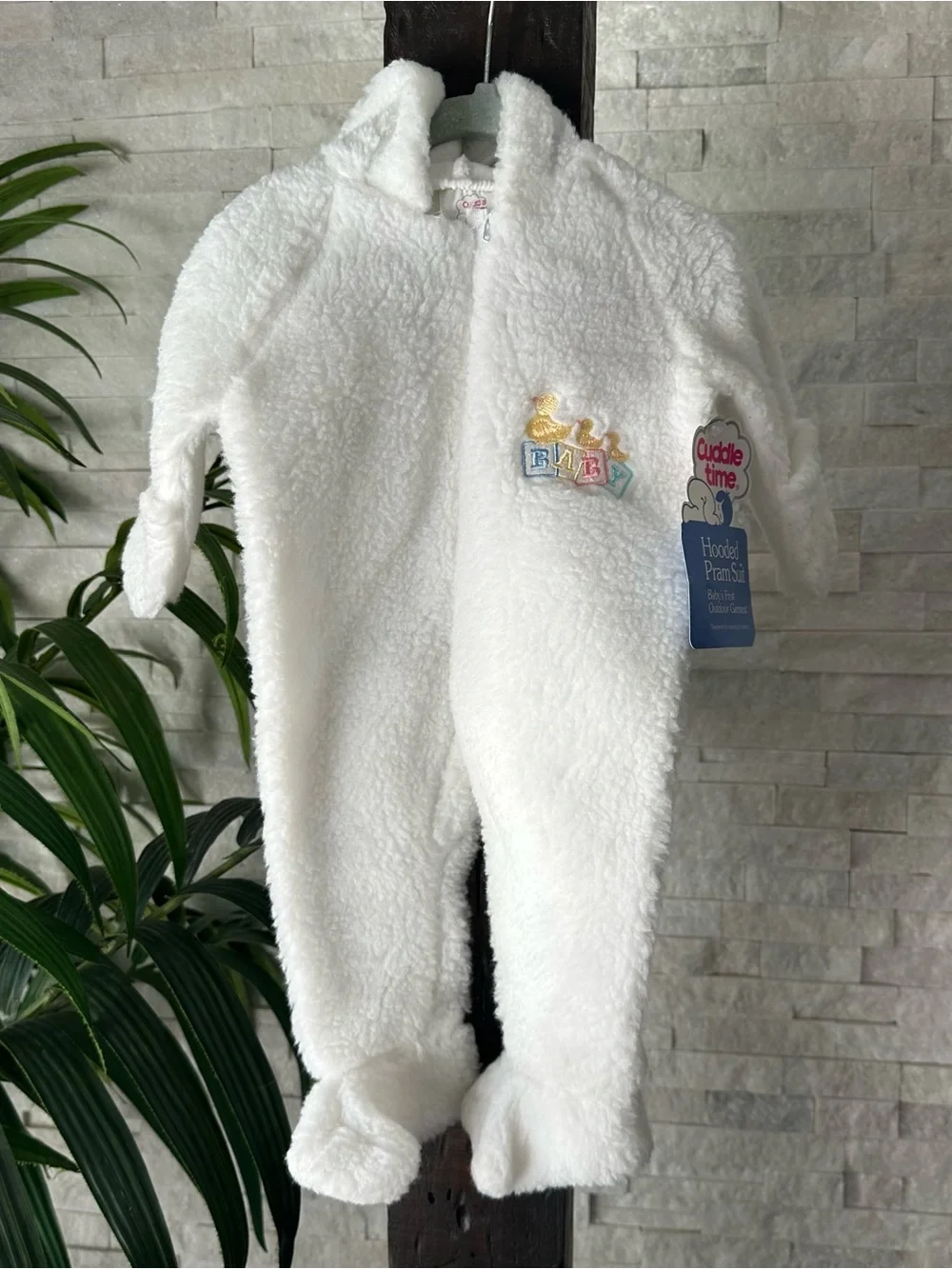 Cuddle Time White Baby’s First Outdoor Garment One-Piece Fleece Romper 6-9M NWT